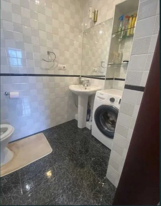 I will sell a spacious 4-room apartment in Lyubarskyi Belostskyi Solne