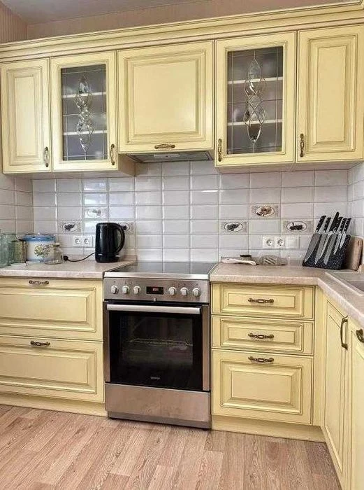 Продам 2 к. кв. 4/9, Новые Дома, улица Каденюка, метро рядом