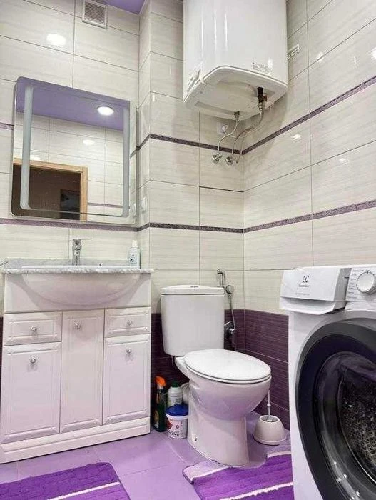 Продам 2 к. кв. 4/9, Новые Дома, улица Каденюка, метро рядом
