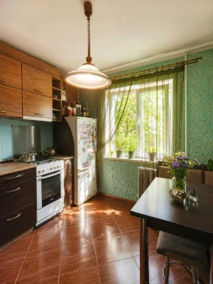 Продам двокімнатну квартиру на Чайці