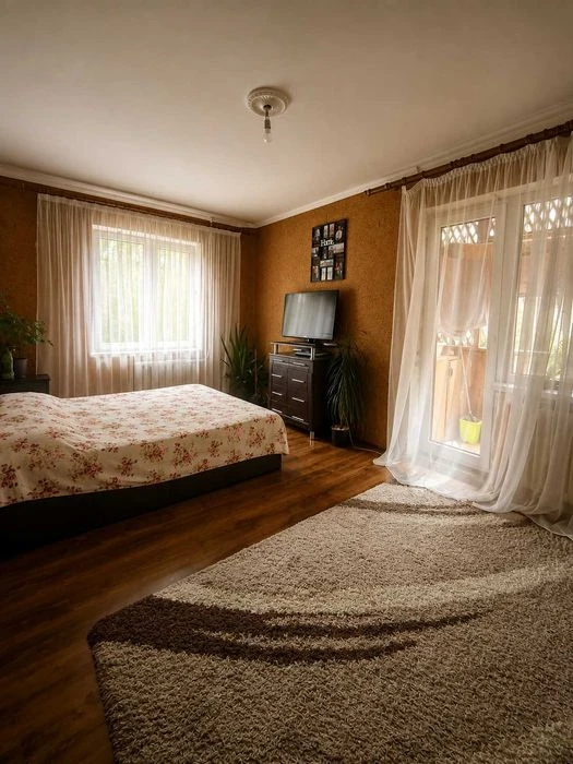 Продам двокімнатну квартиру на Чайці