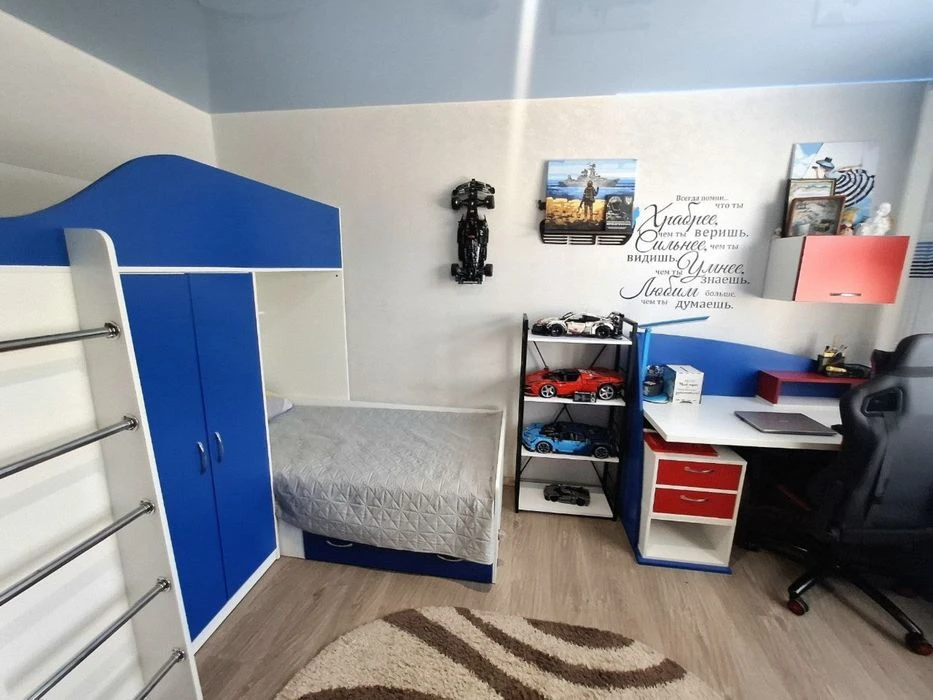 Продам 3-к квартиру Левобережный 2. Богомаза