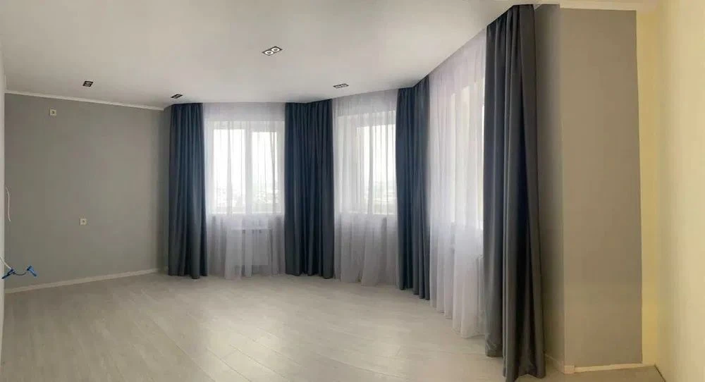 For sale: 4-room apartment (148 sq. m.) in the Solnechny Kvartal residential complex.
