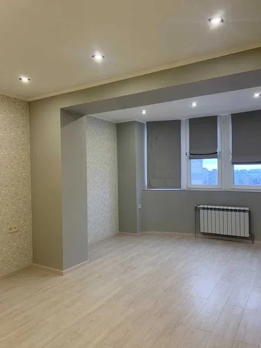For sale: 4-room apartment (148 sq. m.) in the Solnechny Kvartal residential complex.