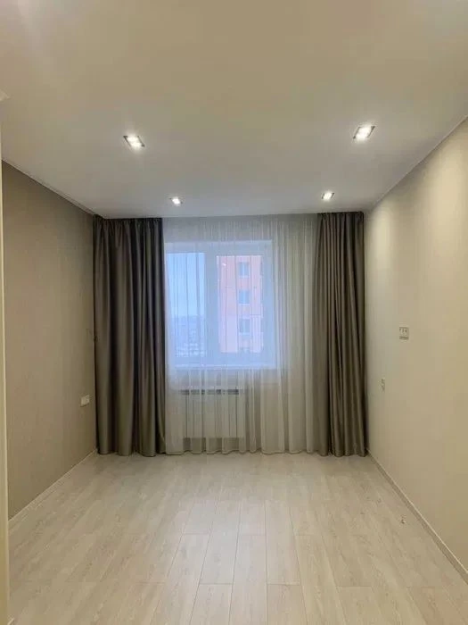 For sale: 4-room apartment (148 sq. m.) in the Solnechny Kvartal residential complex.