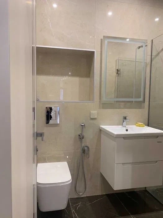 For sale: 4-room apartment (148 sq. m.) in the Solnechny Kvartal residential complex.