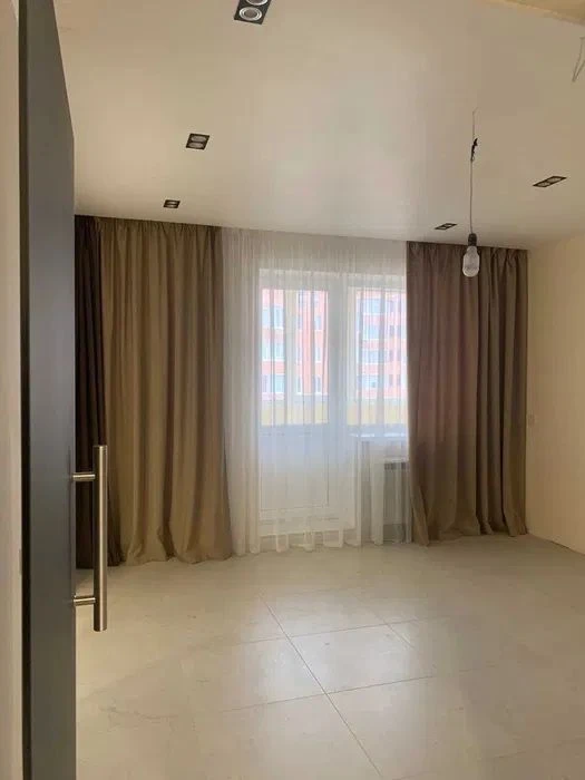 For sale: 4-room apartment (148 sq. m.) in the Solnechny Kvartal residential complex.