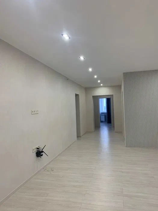 For sale: 4-room apartment (148 sq. m.) in the Solnechny Kvartal residential complex.