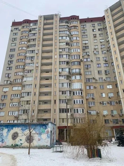 For sale: 4-room apartment (148 sq. m.) in the Solnechny Kvartal residential complex.