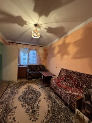 Продам  велику квартиру. ПОСТАНОВИ!