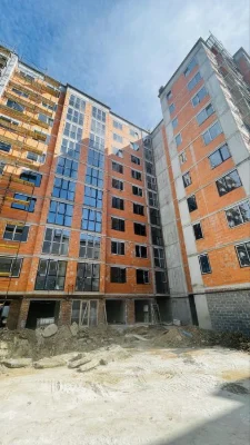 Продаю велику 2 кім. квартиру_ol