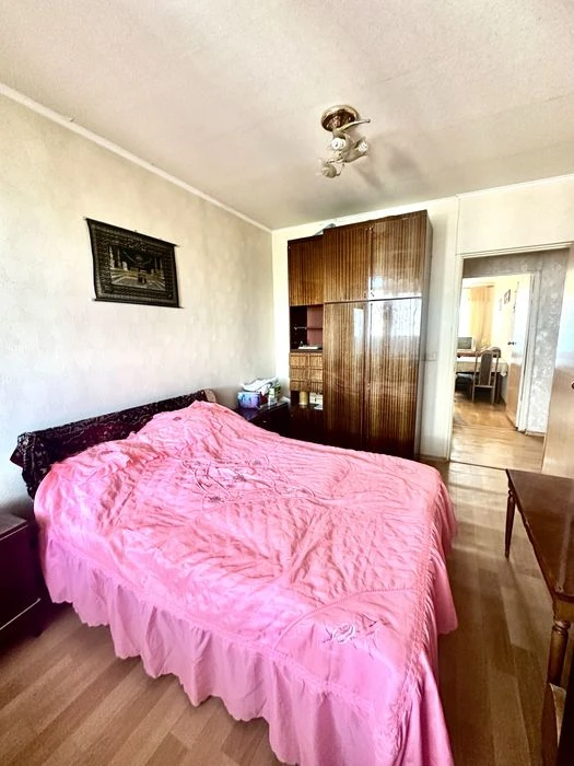 Selling apartment 3 on Studencheskaya and Akademika Pavlova. Certified.