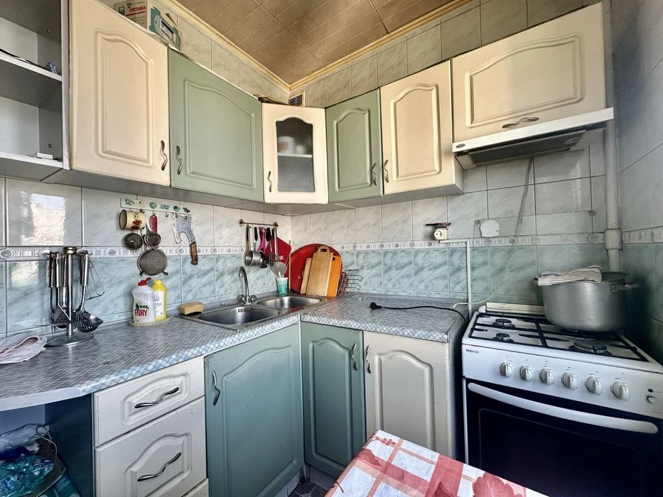 Selling apartment 3 on Studencheskaya and Akademika Pavlova. Certified.