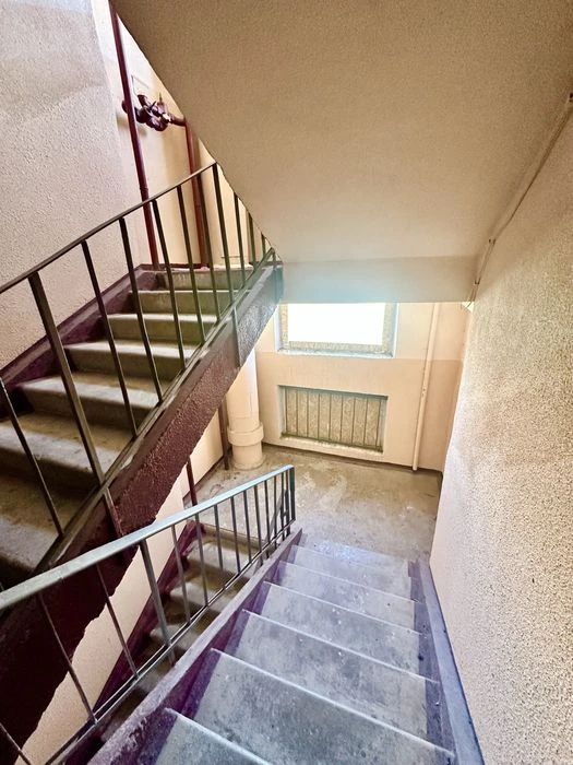Selling apartment 3 on Studencheskaya and Akademika Pavlova. Certified.