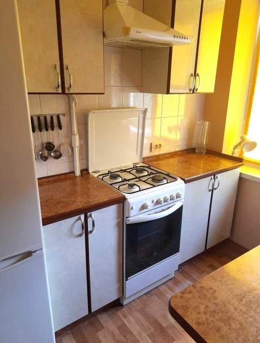 Продаж 2 к.квартири. Лівобережний 3, Донецьке шосе, пр.Мира.