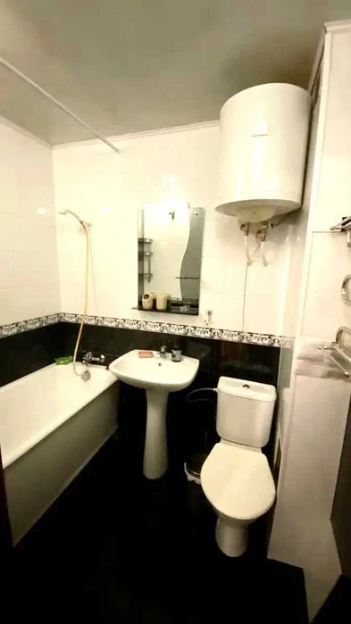 Продаж 2 к.квартири. Лівобережний 3, Донецьке шосе, пр.Мира.