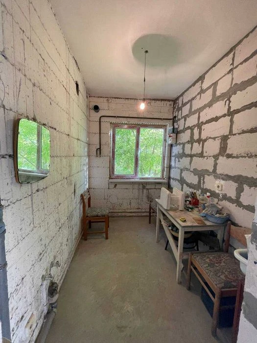Продам 1 кім квартиру на середньому поверсі вул. С. Ядова Сл