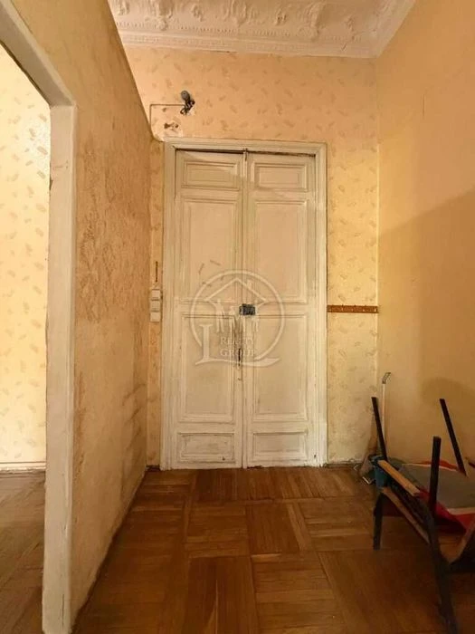 Продажа двухкомнатной коммуны ЦИРК КОБЛЕВСКАЯ Новый РЫНОК СО
