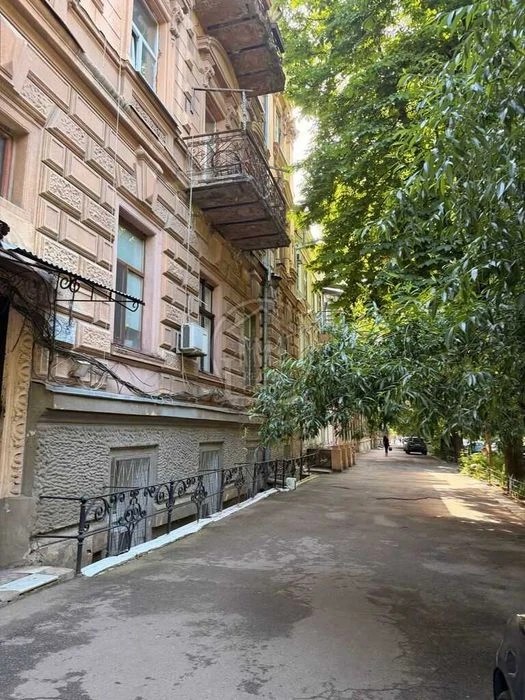 Продажа двухкомнатной коммуны ЦИРК КОБЛЕВСКАЯ Новый РЫНОК СО