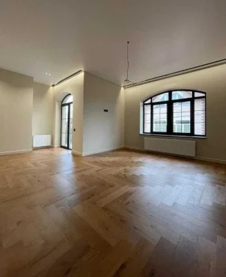 Продам авторський будинок з басейном на 13 ст. В. Фонтану |