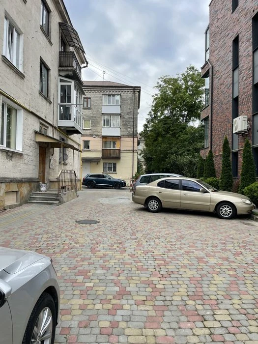 2 кім квартира вул. Над Ставом