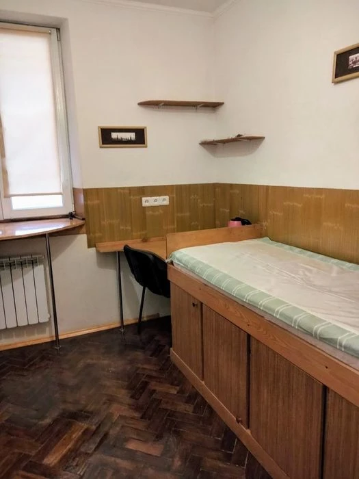 Продам гостинку со своим санузлом м.Ар.Бекетова. Центр