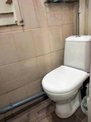 Продам гостинку со своим санузлом м.Ар.Бекетова. Центр
