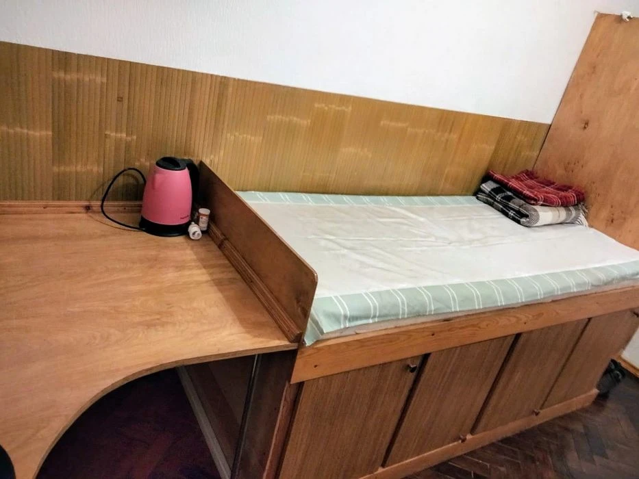 Продам гостинку со своим санузлом м.Ар.Бекетова. Центр