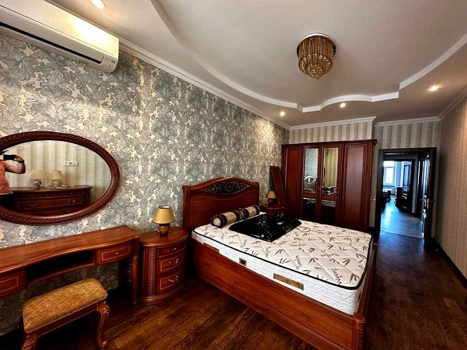 Квартира. Київ, Євгена Коновальця вул. (Щорса)