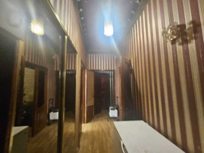 4-комнатная в самом центре - терраса, двор и парковка.