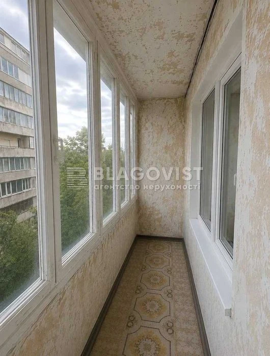 Продається двокімнатна квартира по вул.Ольжича 18а,Шевченків