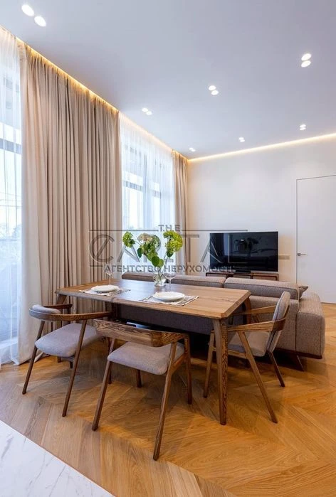 Продаж з ремонтом 52 Перлина 75м2 2 кімнати простора світла