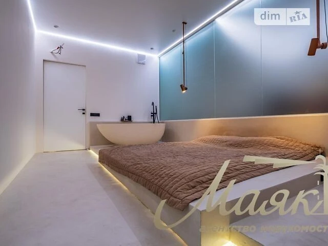 Sale of 2-room apartment 98 sq. m. on Predslavynska Street 42A • ID