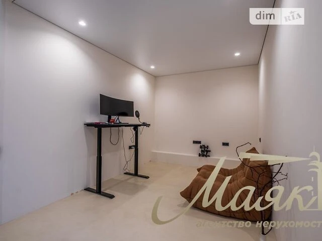 Sale of 2-room apartment 98 sq. m. on Predslavynska Street 42A • ID