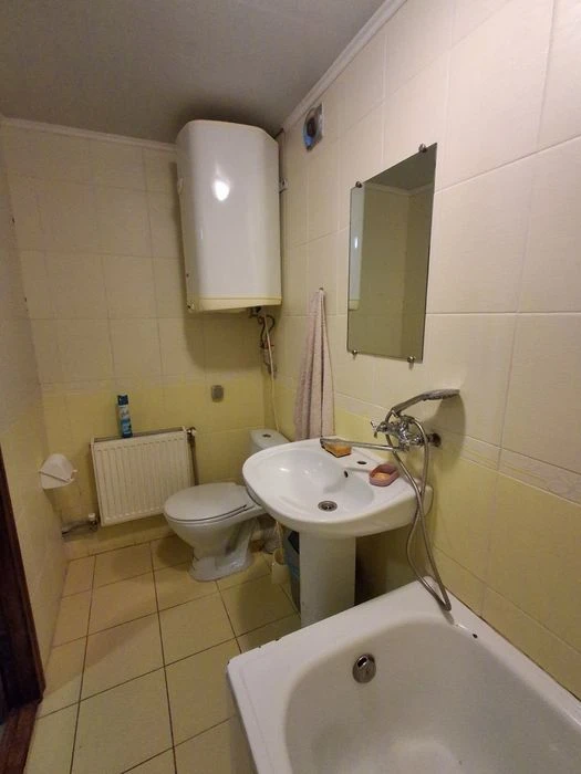 Продається затишний будинок-дача в місті.