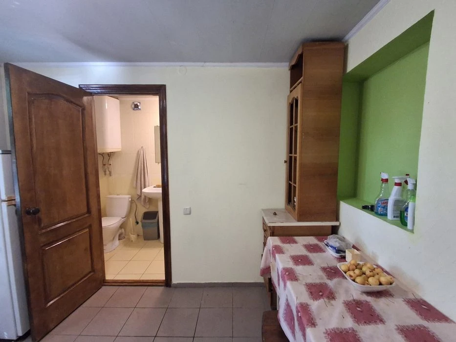 Продається затишний будинок-дача в місті.