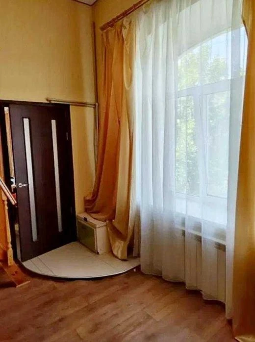 1 комн. кв-ра гостиного типа в центре Харькова по улице Фран