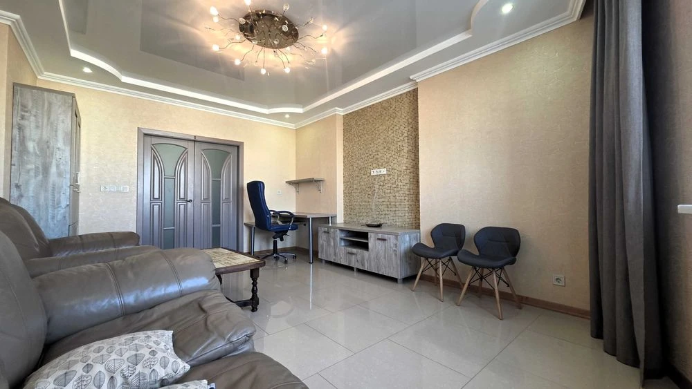 Продаж 2 кімн. квартири 78 м² | вул. Героїв полку Азов 8 | О