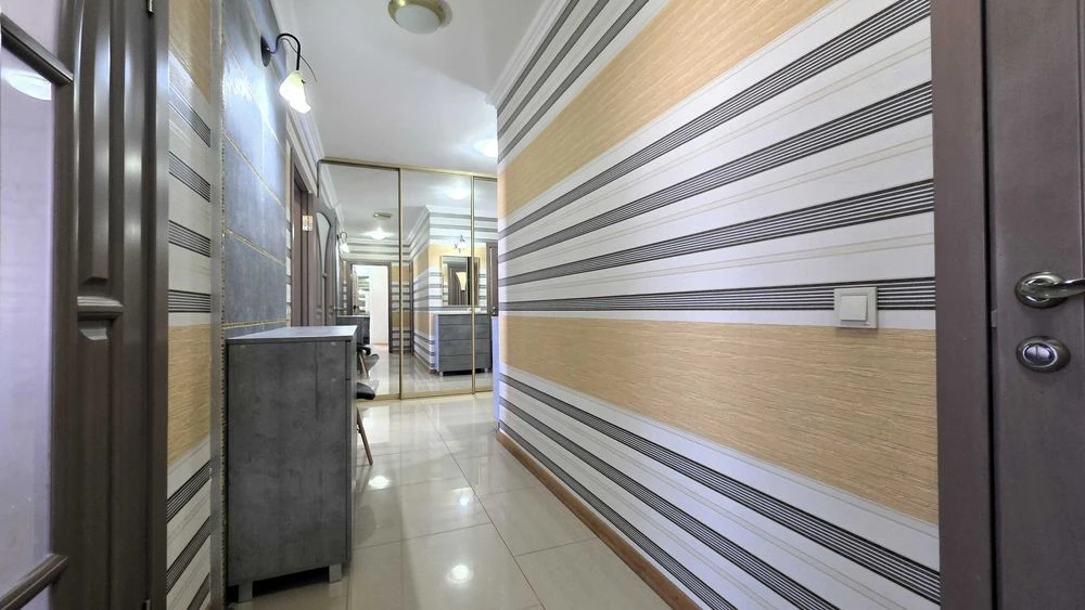 Продаж 2 кімн. квартири 78 м² | вул. Героїв полку Азов 8 | О