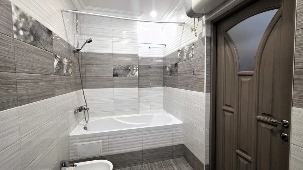 Продаж 2 кімн. квартири 78 м² | вул. Героїв полку Азов 8 | О