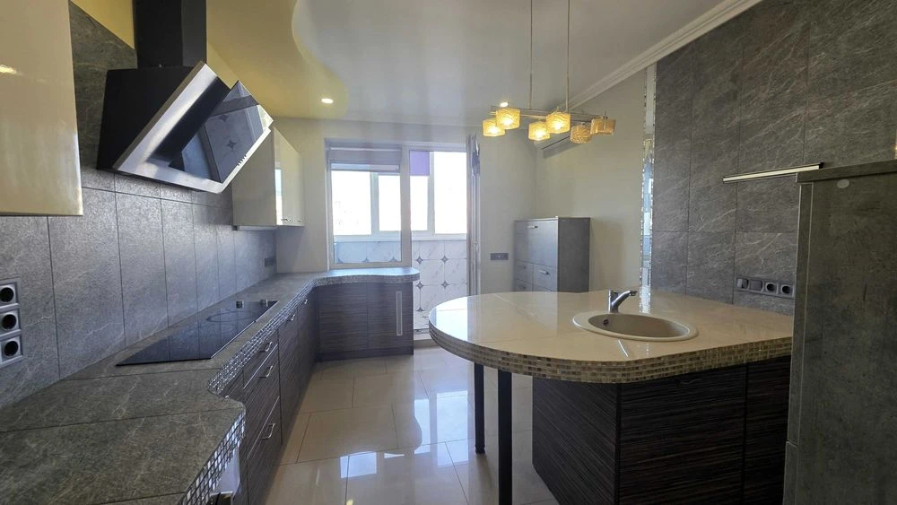 Продаж 2 кімн. квартири 78 м² | вул. Героїв полку Азов 8 | О