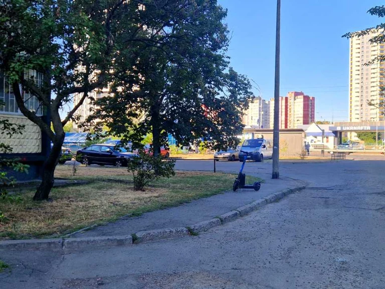 Квартира. Київ, Воскресенський просп. (Перова)