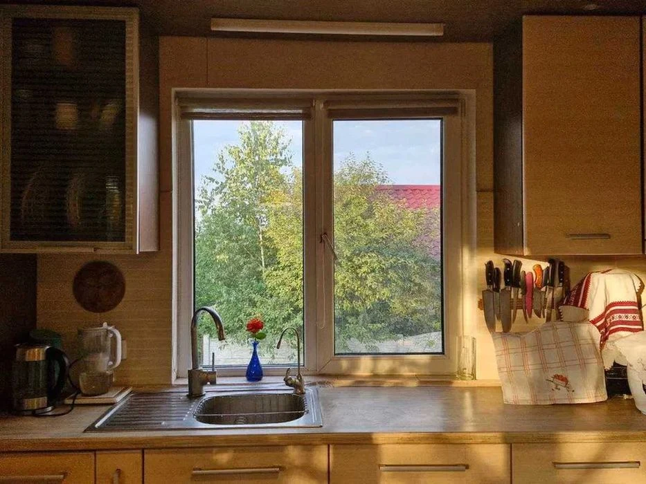 Продаж будинку з ділянкою  в Лезнево з резервним живленням