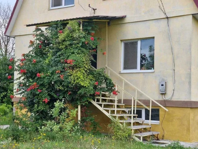 Продаж будинку з ділянкою  в Лезнево з резервним живленням