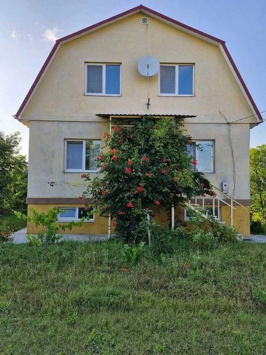 Продаж будинку з ділянкою  в Лезнево з резервним живленням