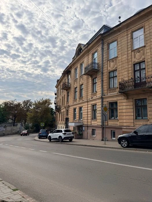 Продаж 3 кімнатної квартири вул. полковника Кривоноса