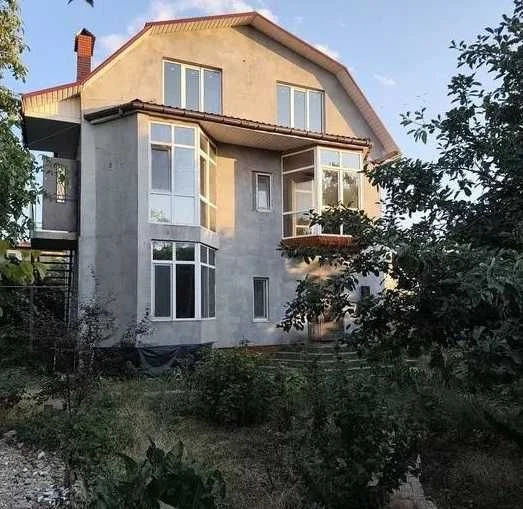 Продам 3-поверховий будинок 280 м² з ремонтом на 13 сотках|
