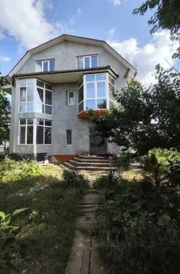 Продам 3-поверховий будинок 280 м² з ремонтом на 13 сотках|