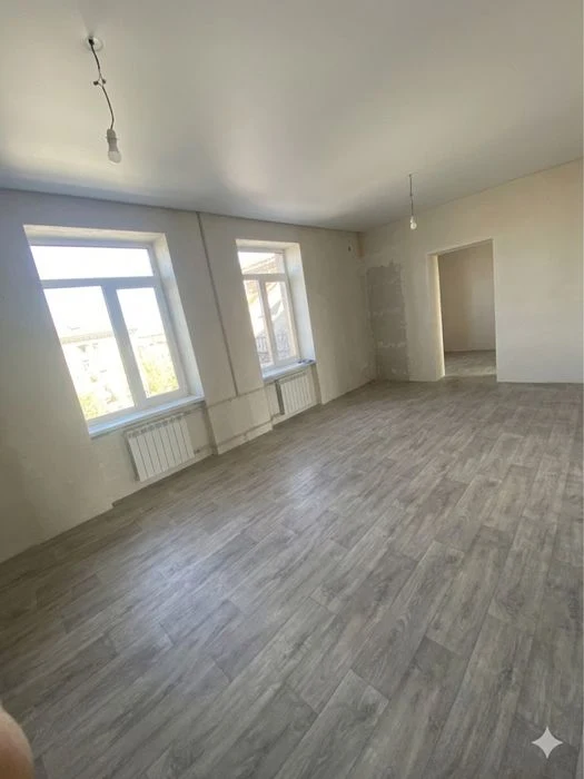 Продажа трехкомнатной квартиры «сталинки» от владельца! Термино