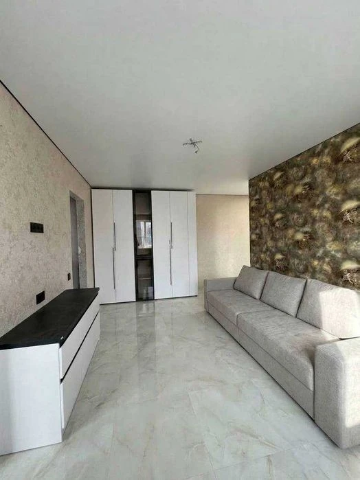 3к квартира 52м2, НОВИЙ РЕМОНТ, м-н Алмазний